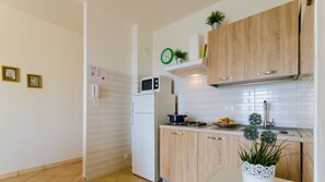 Fridge, highchair