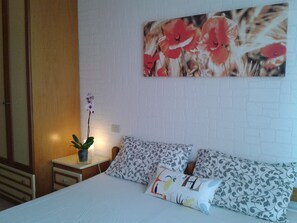 2 quartos, ferros/tábuas de passar roupa, Wi-Fi, roupa de cama