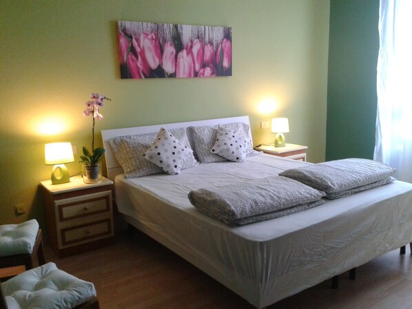 2 slaapkamers, een strijkplank/strijkijzer, wifi, beddengoed