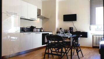 Frigorifero, forno, piano cottura, lavastoviglie