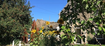 Recently converted self-contained apartment with garden in Cotswold village