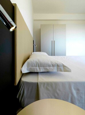 1 bedroom, desk, free WiFi, bed sheets - 2-room with big terrace only 5 minutes from the beach (Capo d'Orlando)