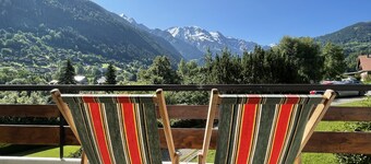 Spacious apartment up to 7 people facing the Mont Blanc massif