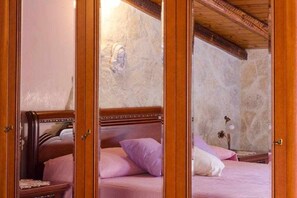 4 dormitoris, escriptori i planxa i posts de planxar