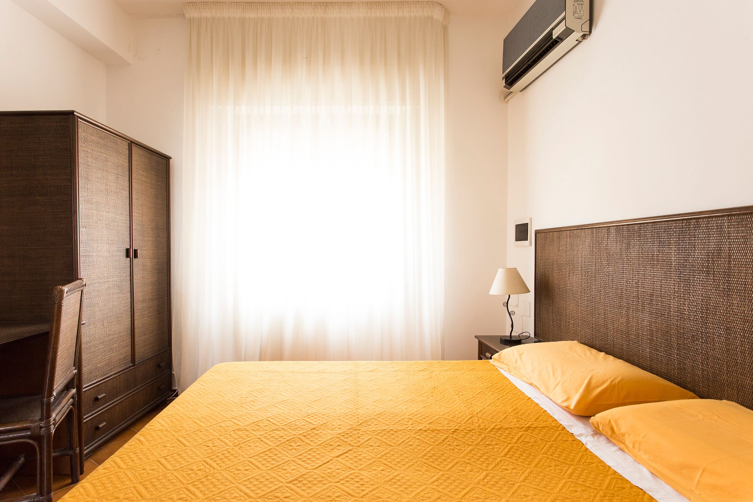 4 Schlafzimmer, Zimmersafe, Schreibtisch, Bügeleisen/Bügelbrett