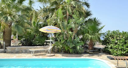Villa Virginia - Casa de vacaciones con jardín y piscina en Reggio Calabria Casa