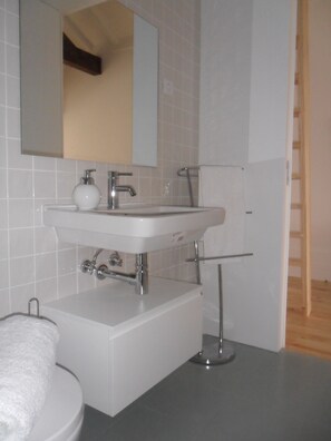 Hair dryer, towels, soap, shampoo