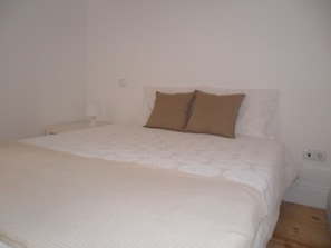 1 habitación, tabla de planchar con plancha, wifi gratis y ropa de cama