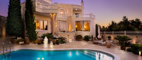 Piscine extérieure, piscine chauffée