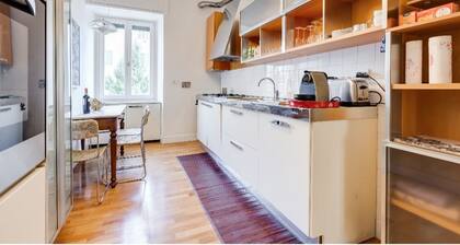 Rome center, Vatican area - St. Peter's. Elegant apartment 3 bedrooms 2 bathrooms.