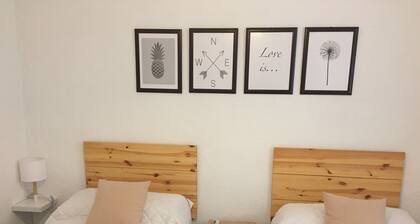 Air conditioning, Wifi, close to the mosque and cathedral