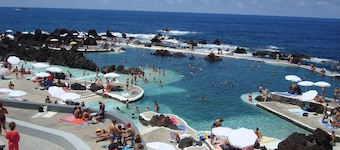 Villa Ocean View by near the natural swimming pool of Porto Moniz, in Madeira