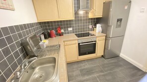 Private kitchen - Stunning & Very Modern 2 Bedroom Apartment (Sleeps 4) very near Paisley Centre (Paisley)