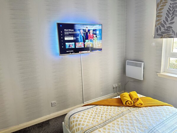 2 bedrooms - Stunning & Very Modern 2 Bedroom Apartment (Sleeps 4) very near Paisley Centre (Paisley)