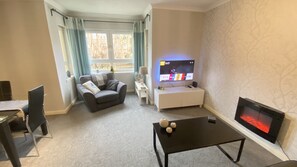 Living area - Stunning & Very Modern 2 Bedroom Apartment (Sleeps 4) very near Paisley Centre (Paisley)