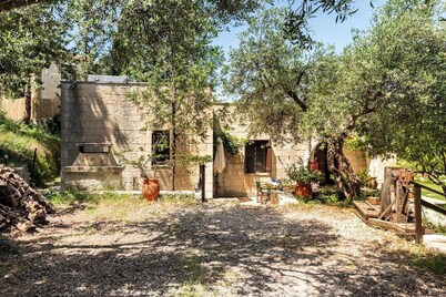 Traditional  Stone Villa With Pool And Nice View.