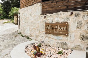 Exterior detail - Traditional  Stone Villa With Pool And Nice View. (Maza)
