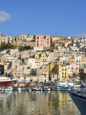 Marina - Two rooms sea view, wi-fi, 250 meters from the sea, kitchenette, campoTennis / Football (Sciacca)