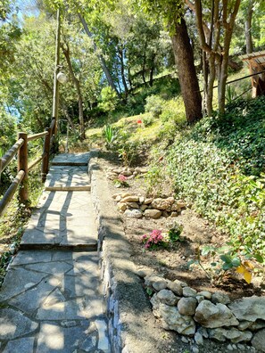 Property grounds - Detached cottage on property with private Jacuzzi and shared pool (Roquebrune-Cap-Martin)