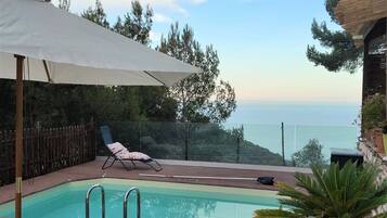Piscina all'aperto, una piscina riscaldata