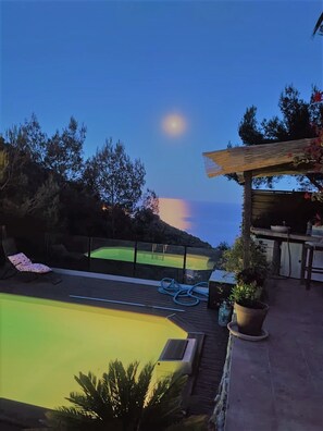 Outdoor pool, a heated pool