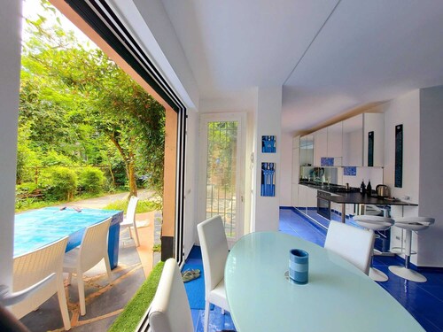 BLUE SUITE GARDEN FLAT IN SANTA MARGHERITA parking
