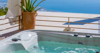 Country house with 4 bedrooms, Jacuzzi and infintive views to the Med sea