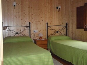 2 bedrooms, iron/ironing board, bed sheets