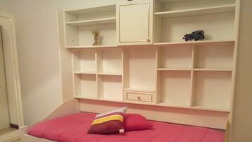 2 habitaciones, tabla de planchar con plancha y wifi gratis