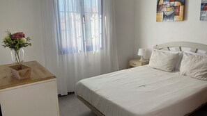 2 quartos, cofres nos quartos, ferros/tábuas de passar roupa