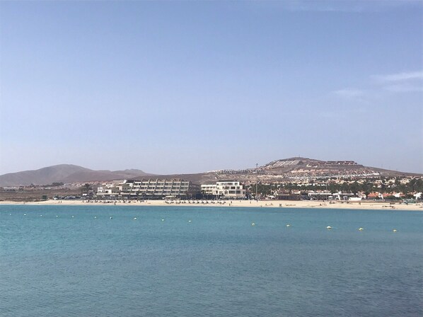 Una spiaggia nelle vicinanze