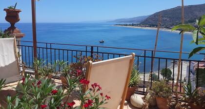 Amazing panoramic terrace in Castel di Tusa - air conditioning & wi-fi