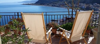 Amazing panoramic terrace in Castel di Tusa - air conditioning & wi-fi