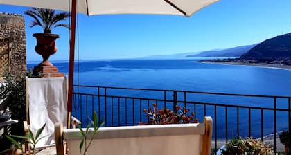 Amazing panoramic terrace in Castel di Tusa - air conditioning & wi-fi