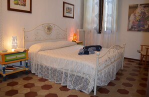 2 bedrooms, desk, iron/ironing board, travel crib