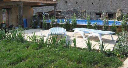 Occitanie, proche Albi, dans un ancien domaine agricole, avec piscine