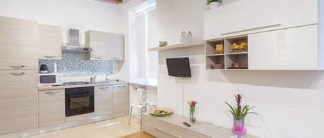 Fridge, microwave, oven, stovetop