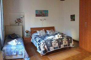 1 bedroom, desk, iron/ironing board, WiFi