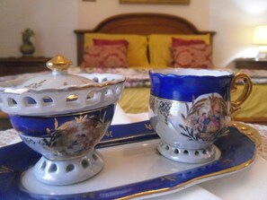 2 Schlafzimmer, Schreibtisch, Bügeleisen/Bügelbrett, Bettwäsche