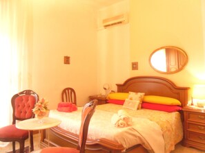 2 Schlafzimmer, Schreibtisch, Bügeleisen/Bügelbrett, Bettwäsche