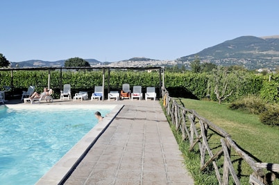 Apartment with garden and swimming pool with splendid view of Assisi
