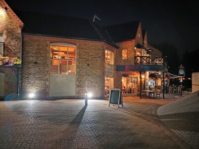 Canalside Chic – Your London Escape Starts Here!  WIFI and Airport Transfers