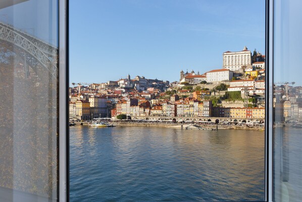 Unclassified image, 1 of 24, button