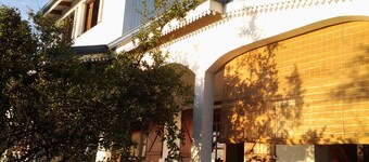 IN A TREATED VILLA, A COMFORTABLE PRIVATE APARTMENT, SUPERB SEA / MOUNTAIN VIEW