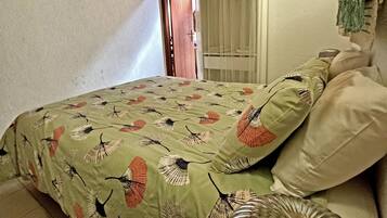 2 bedrooms, iron/ironing board, travel cot, Internet