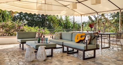 Villa Tommaso Maruggi, Sicily with Jacuzzi and Private Pool