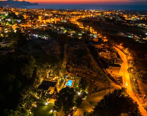 Villa Tommaso Maruggi, Sicily with Jacuzzi and Private Pool