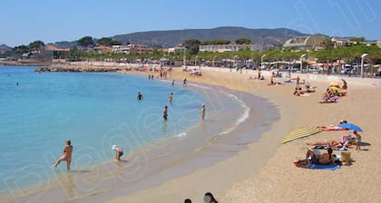 F3 beachfront, beach, air conditioning, wifi, parking