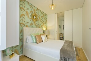 1 bedroom, iron/ironing board, free WiFi, bed sheets - NEW & Elegant Premium Apartment in Top downtown Ribeira Dock (Porto)