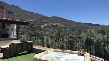 Bañera de hidromasaje al aire libre